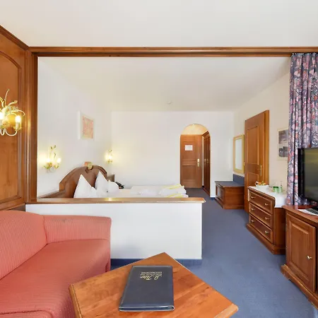 Отель Mountains 4*