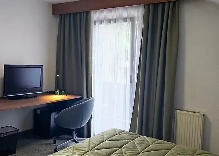 Отель Mountains 4*