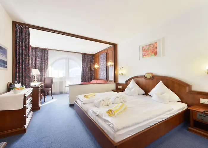 Отель Mountains 4*